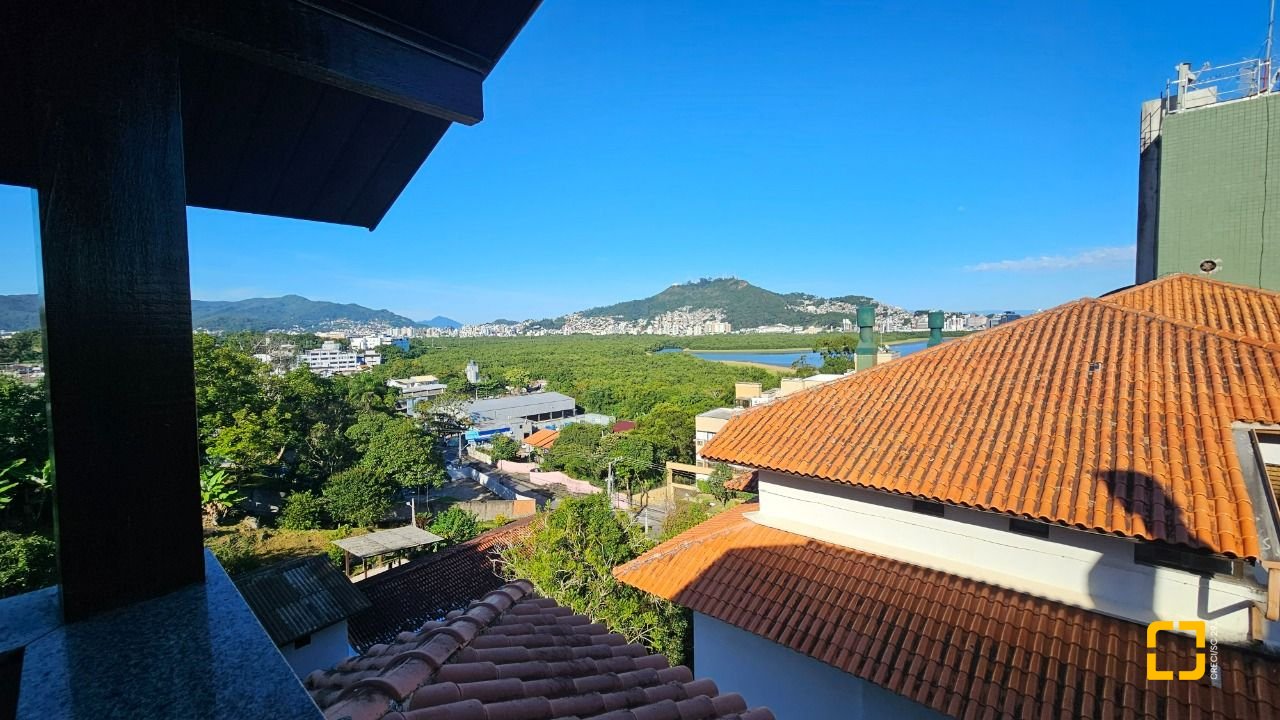 Cobertura com 183m², 3 quartos (sendo 1 suíte), 2 garagens, no bairro João Paulo em Florianópolis
