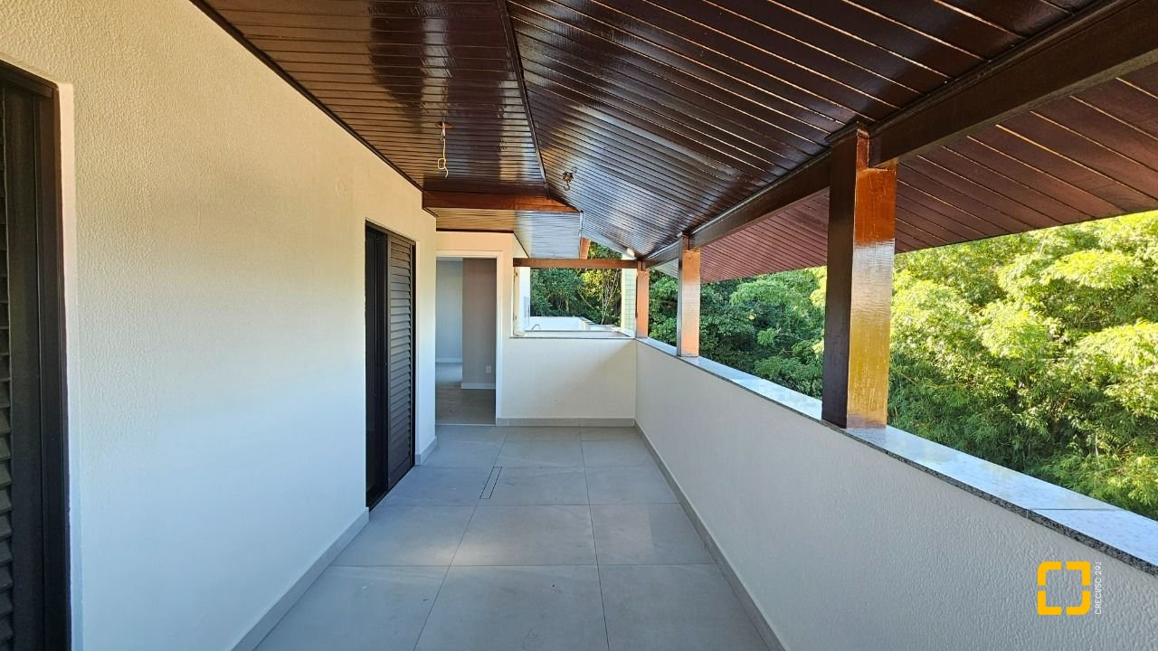 Cobertura com 183m², 3 quartos (sendo 1 suíte), 2 garagens, no bairro João Paulo em Florianópolis