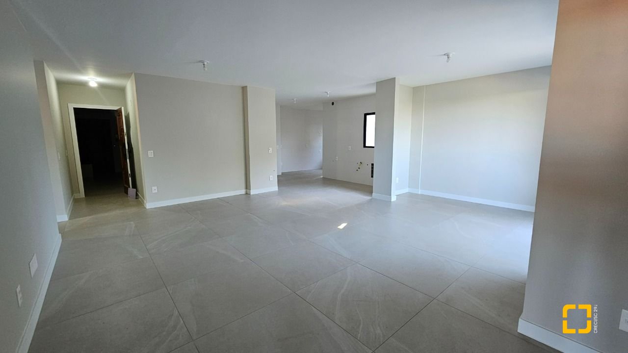 Cobertura com 183m², 3 quartos (sendo 1 suíte), 2 garagens, no bairro João Paulo em Florianópolis