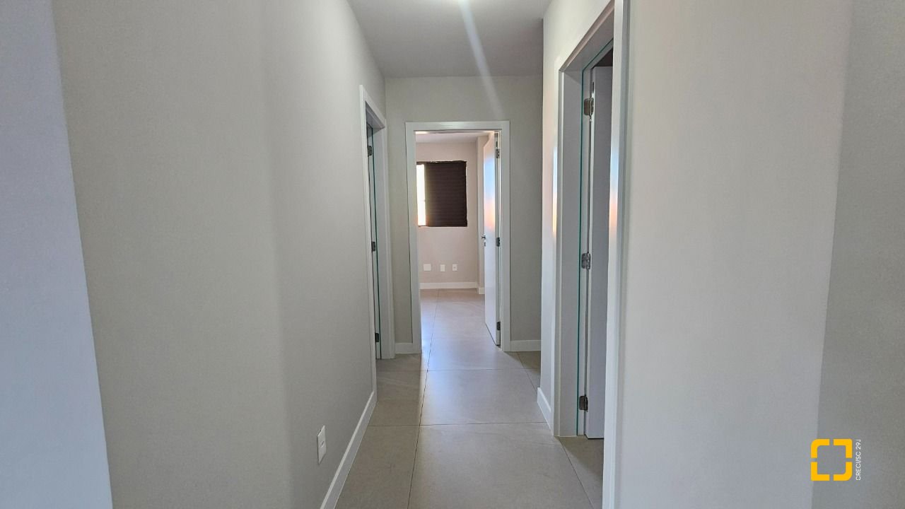 Cobertura com 183m², 3 quartos (sendo 1 suíte), 2 garagens, no bairro João Paulo em Florianópolis