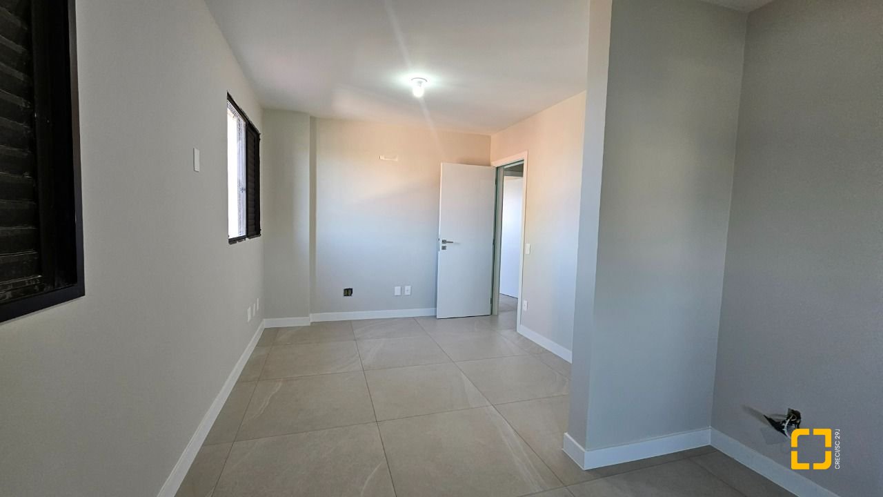 Cobertura com 183m², 3 quartos (sendo 1 suíte), 2 garagens, no bairro João Paulo em Florianópolis