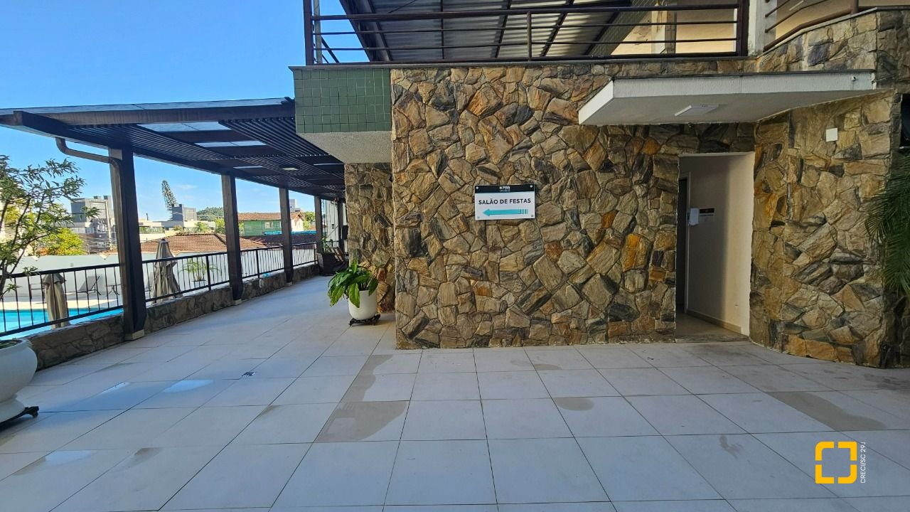 Cobertura com 183m², 3 quartos (sendo 1 suíte), 2 garagens, no bairro João Paulo em Florianópolis