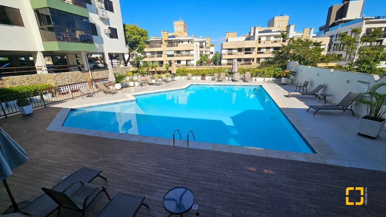 Cobertura com 183m², 3 quartos (sendo 1 suíte), 2 garagens, no bairro João Paulo em Florianópolis