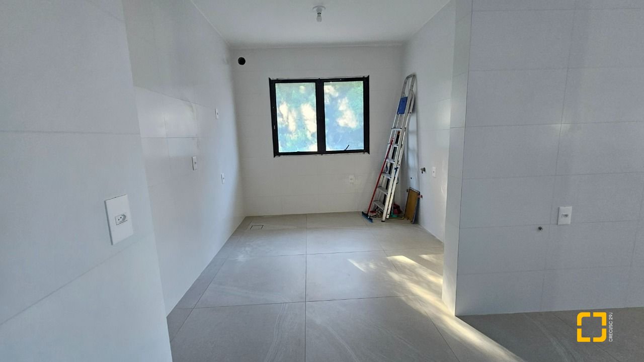 Cobertura com 183m², 3 quartos (sendo 1 suíte), 2 garagens, no bairro João Paulo em Florianópolis