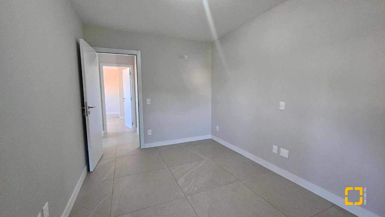 Cobertura com 183m², 3 quartos (sendo 1 suíte), 2 garagens, no bairro João Paulo em Florianópolis