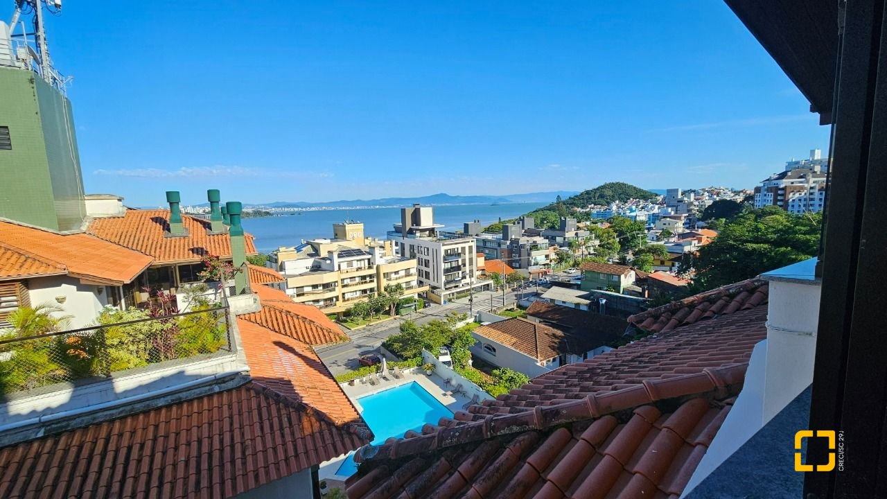Cobertura com 183m², 3 quartos (sendo 1 suíte), 2 garagens, no bairro João Paulo em Florianópolis