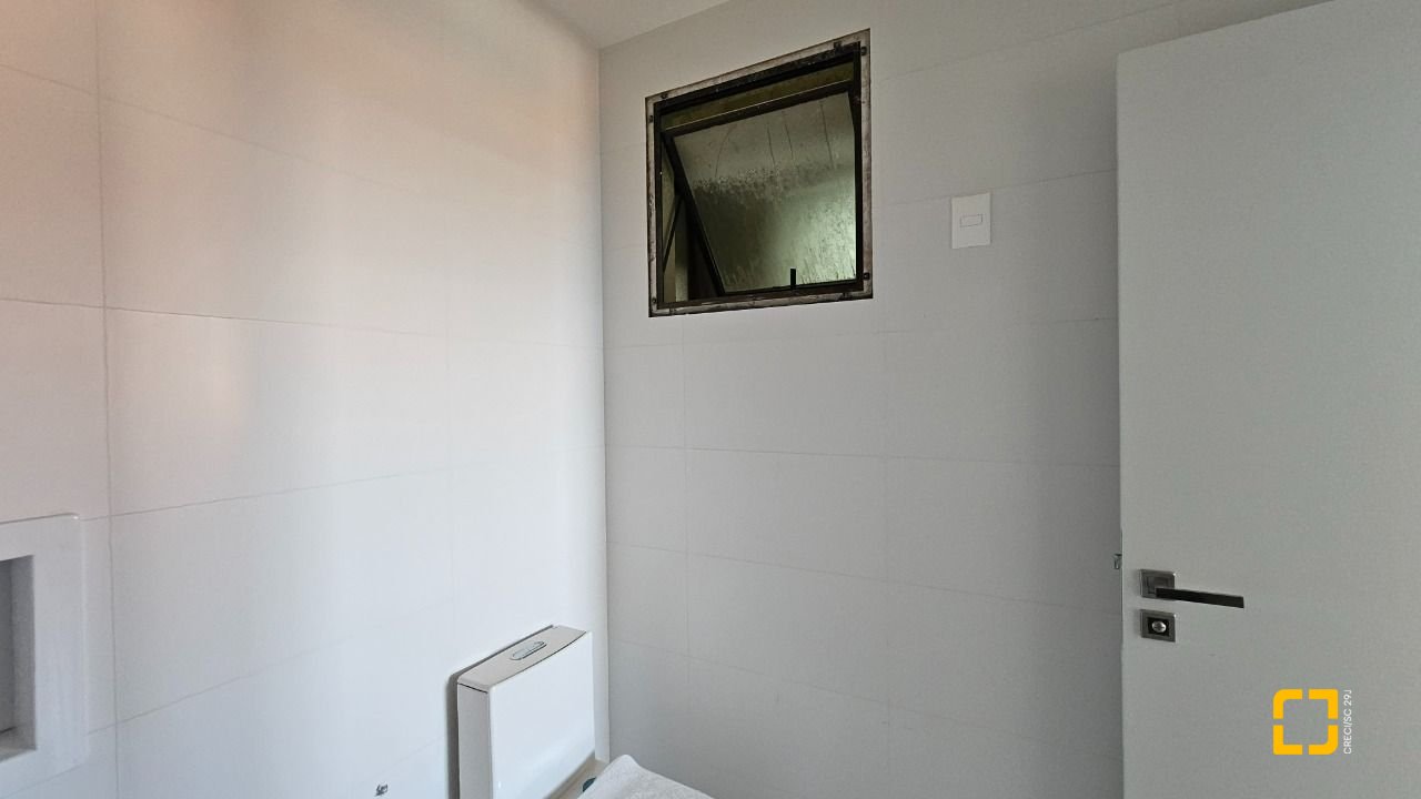Cobertura com 183m², 3 quartos (sendo 1 suíte), 2 garagens, no bairro João Paulo em Florianópolis