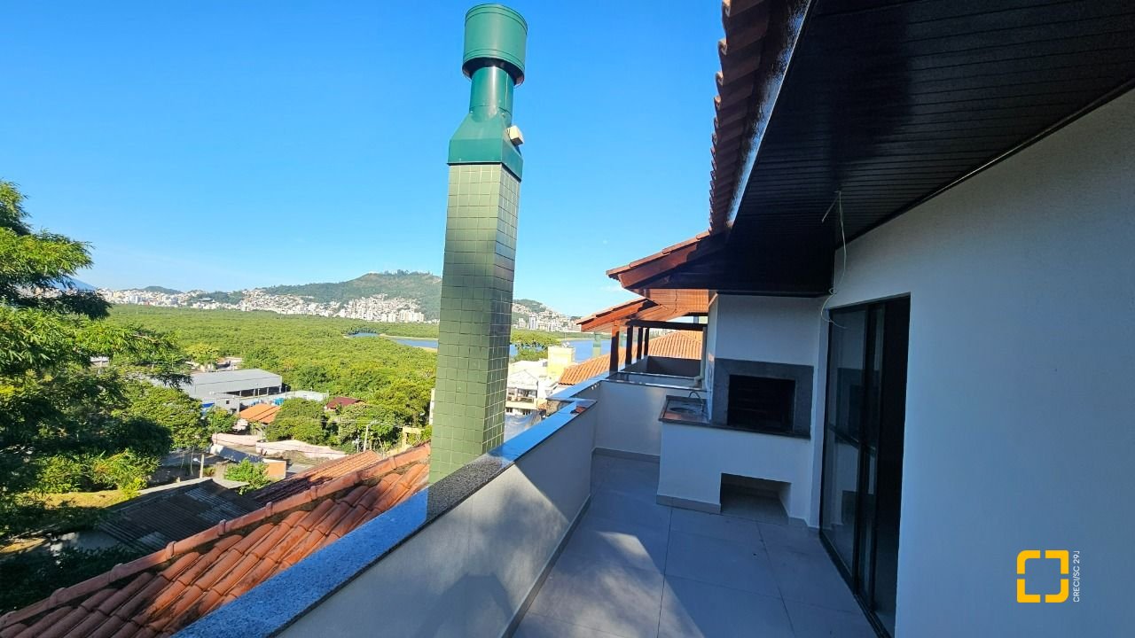 Cobertura com 183m², 3 quartos (sendo 1 suíte), 2 garagens, no bairro João Paulo em Florianópolis
