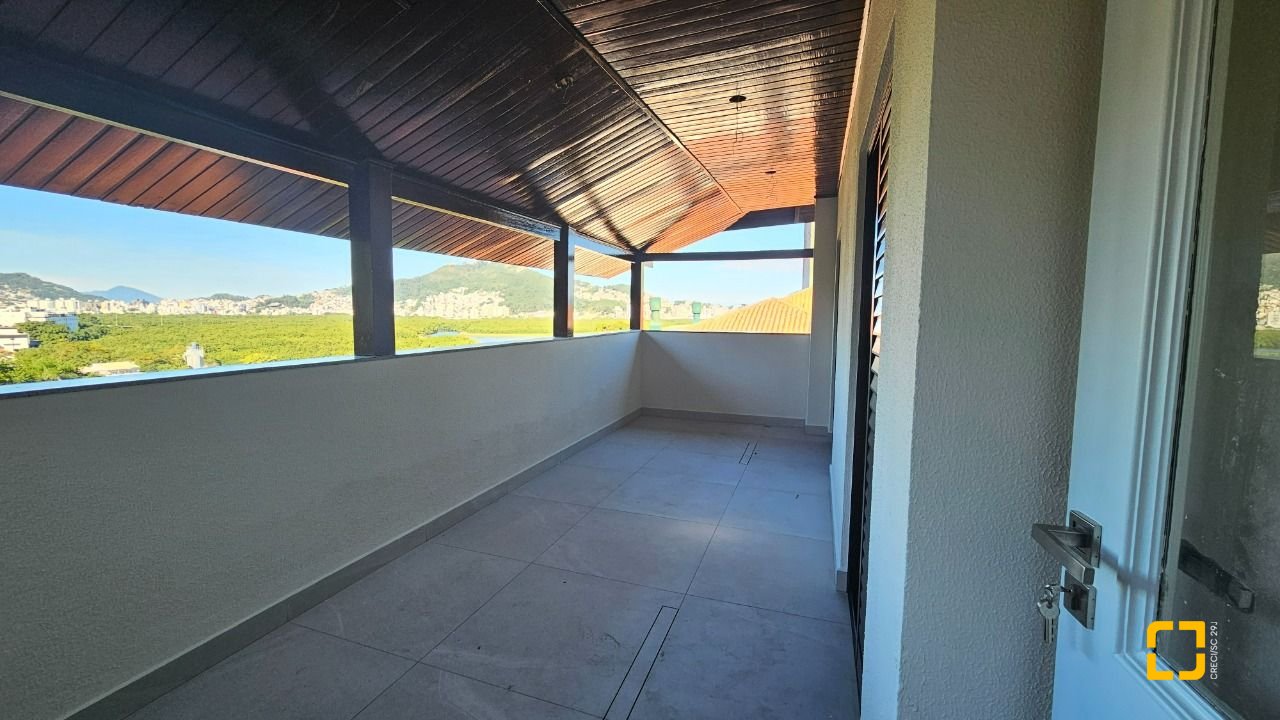 Cobertura com 183m², 3 quartos (sendo 1 suíte), 2 garagens, no bairro João Paulo em Florianópolis