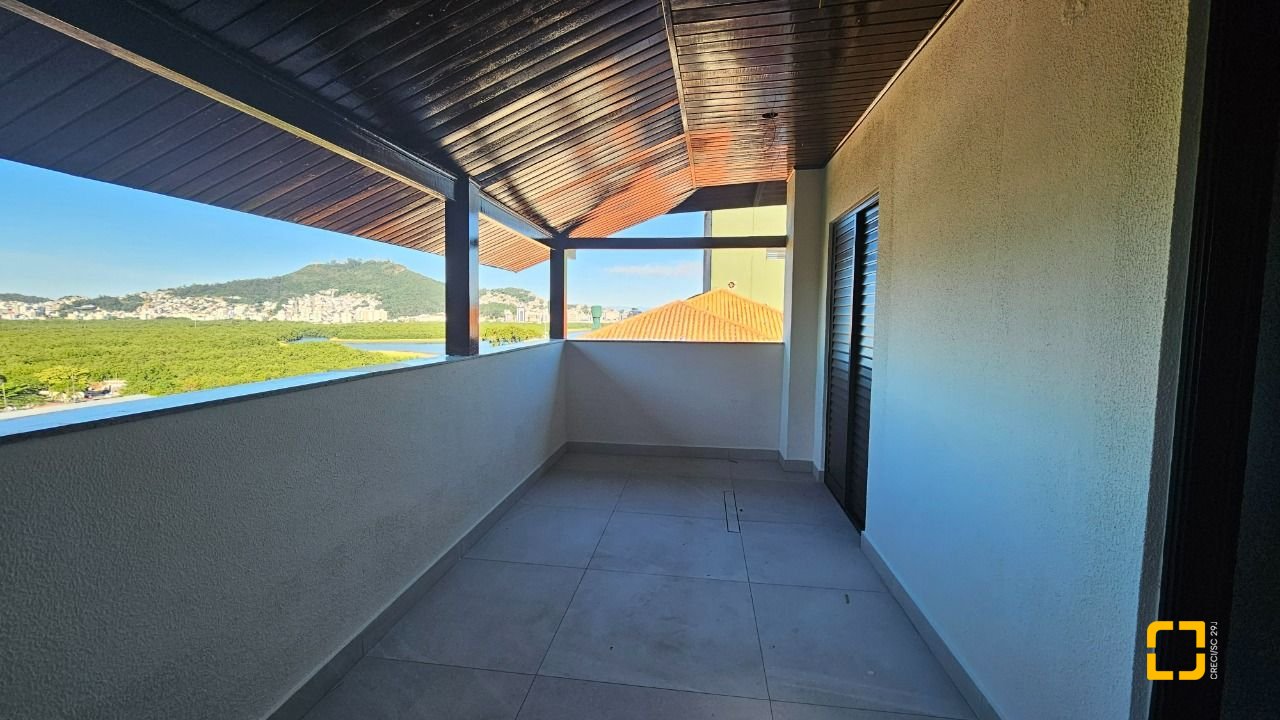 Cobertura com 183m², 3 quartos (sendo 1 suíte), 2 garagens, no bairro João Paulo em Florianópolis