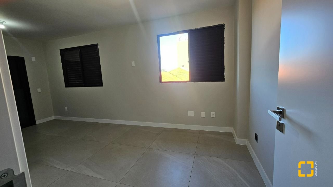 Cobertura com 183m², 3 quartos (sendo 1 suíte), 2 garagens, no bairro João Paulo em Florianópolis