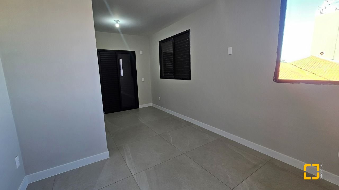 Cobertura com 183m², 3 quartos (sendo 1 suíte), 2 garagens, no bairro João Paulo em Florianópolis