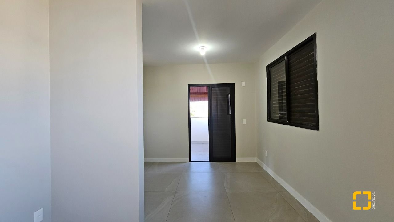 Cobertura com 183m², 3 quartos (sendo 1 suíte), 2 garagens, no bairro João Paulo em Florianópolis