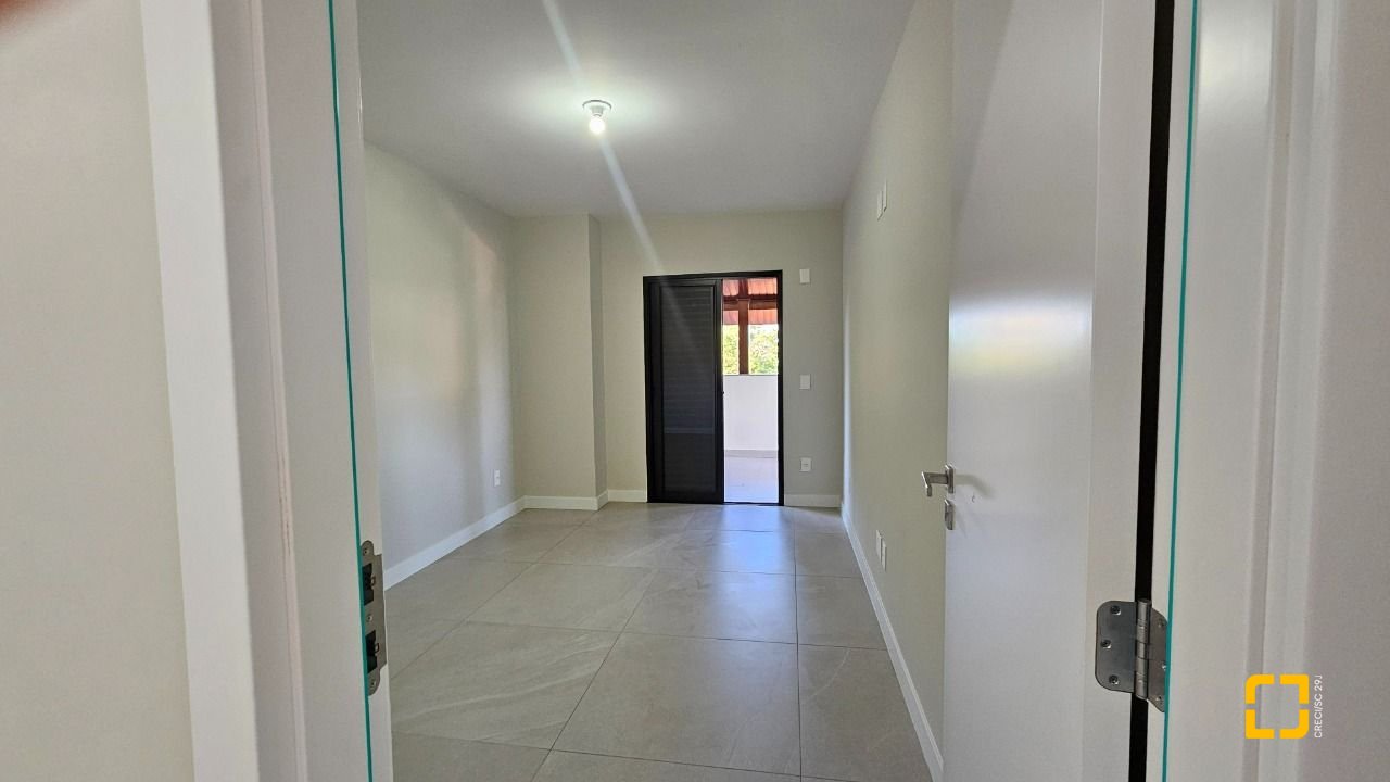 Cobertura com 183m², 3 quartos (sendo 1 suíte), 2 garagens, no bairro João Paulo em Florianópolis