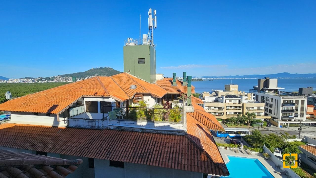 Cobertura com 183m², 3 quartos (sendo 1 suíte), 2 garagens, no bairro João Paulo em Florianópolis