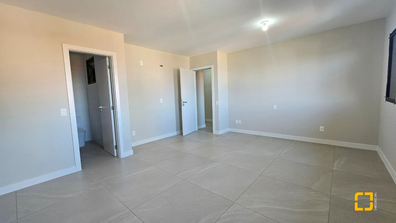 Cobertura com 183m², 3 quartos (sendo 1 suíte), 2 garagens, no bairro João Paulo em Florianópolis