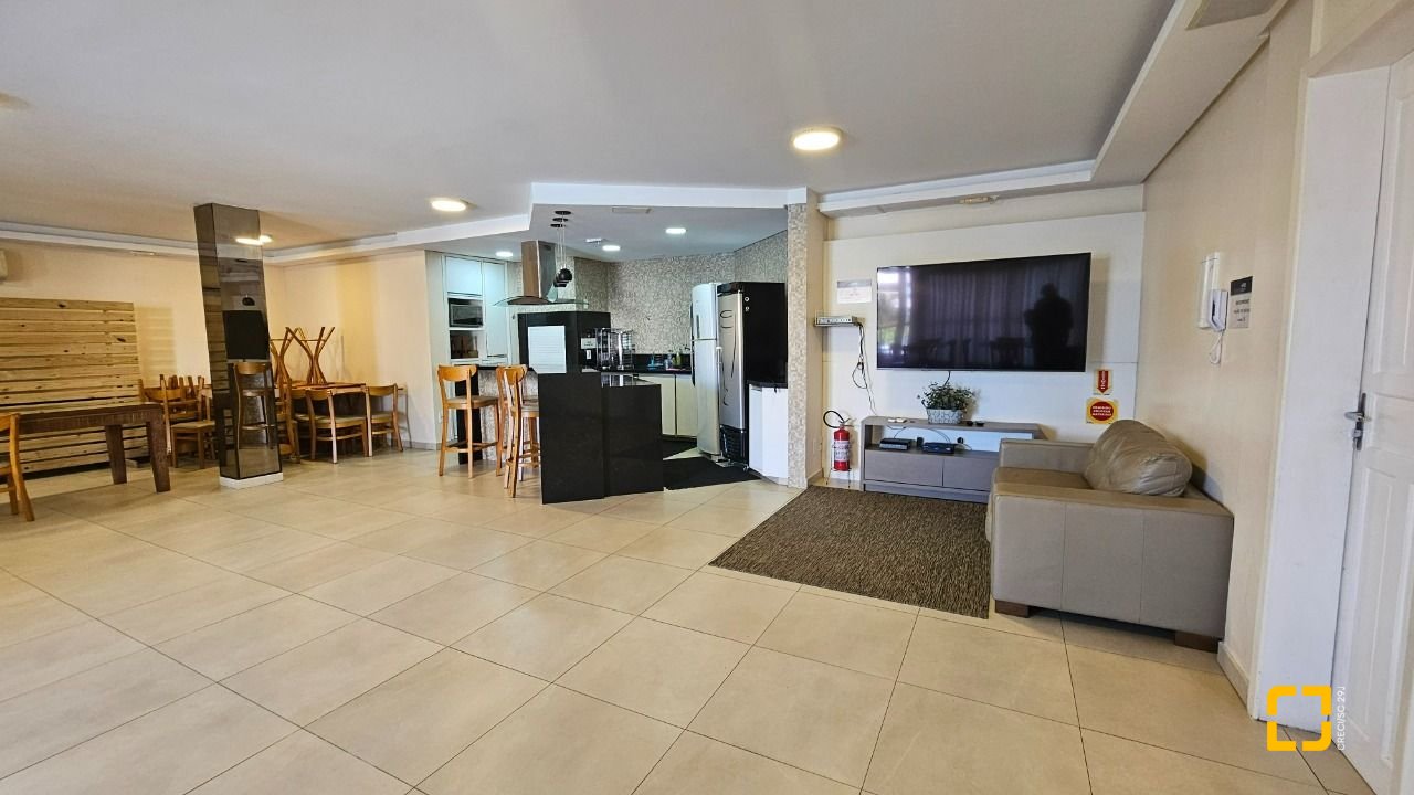 Cobertura com 183m², 3 quartos (sendo 1 suíte), 2 garagens, no bairro João Paulo em Florianópolis