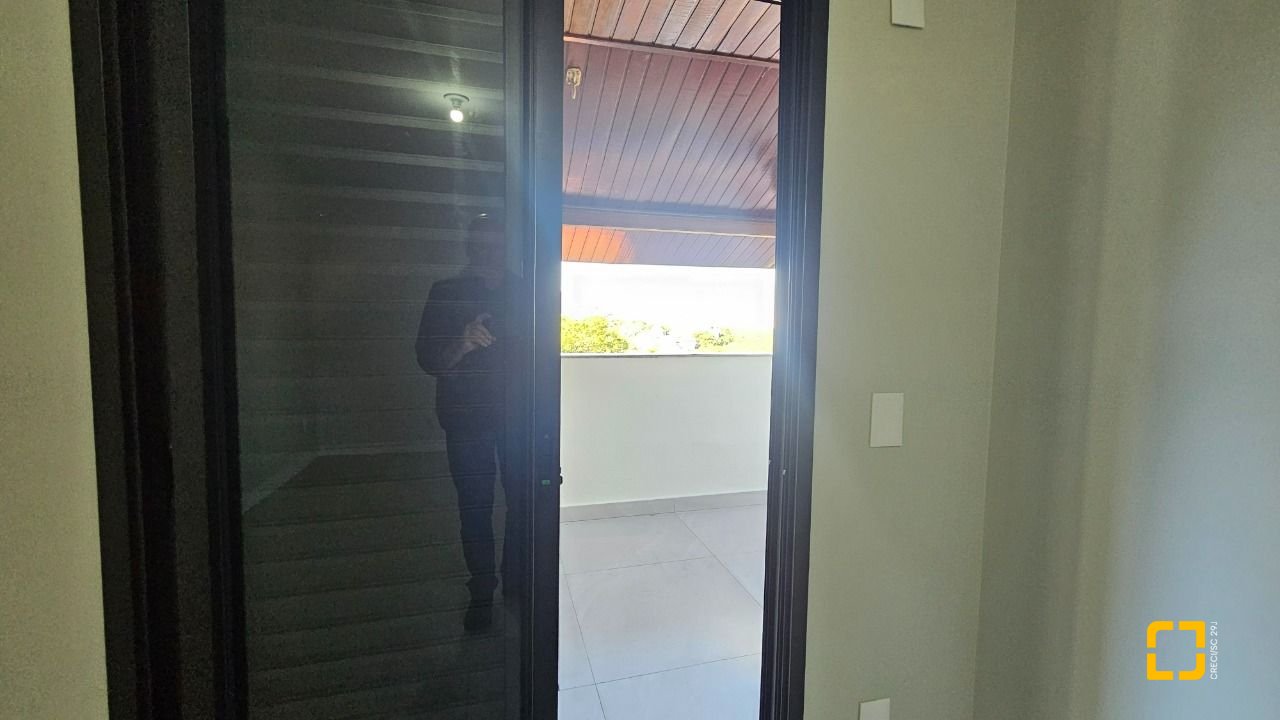 Cobertura com 183m², 3 quartos (sendo 1 suíte), 2 garagens, no bairro João Paulo em Florianópolis