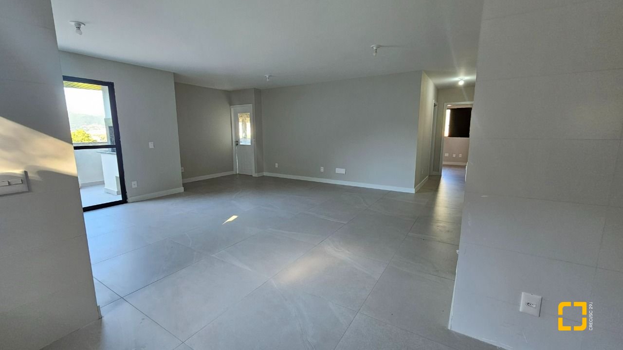 Cobertura com 183m², 3 quartos (sendo 1 suíte), 2 garagens, no bairro João Paulo em Florianópolis