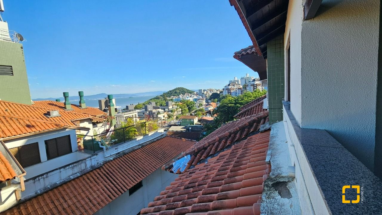 Cobertura com 183m², 3 quartos (sendo 1 suíte), 2 garagens, no bairro João Paulo em Florianópolis