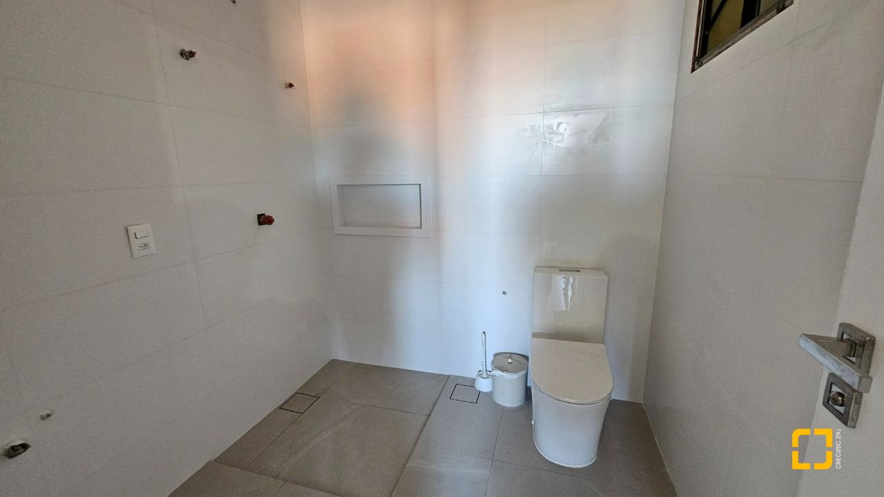 Cobertura com 183m², 3 quartos (sendo 1 suíte), 2 garagens, no bairro João Paulo em Florianópolis
