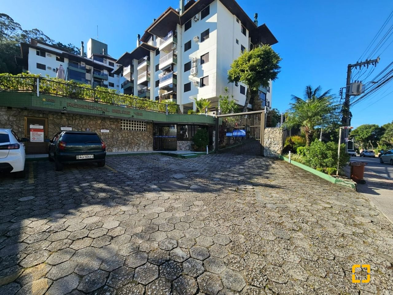 Cobertura com 183m², 3 quartos (sendo 1 suíte), 2 garagens, no bairro João Paulo em Florianópolis