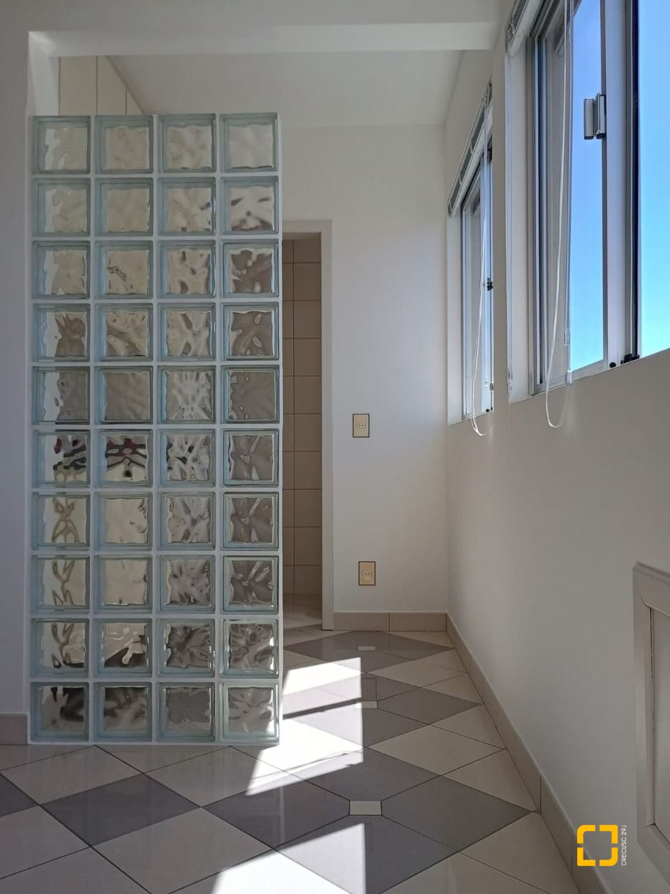 Sala com 29m², no bairro Trindade em Florianópolis