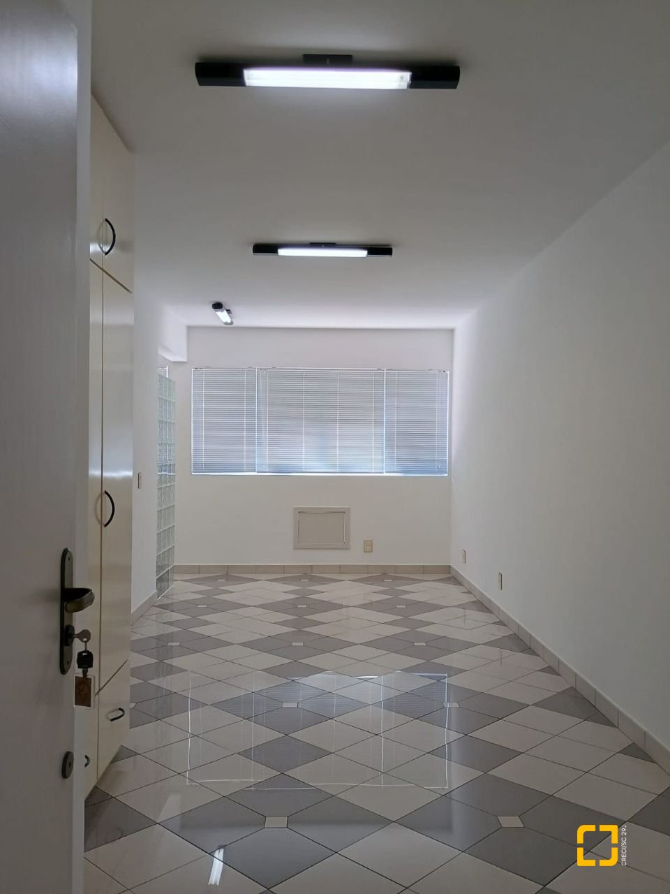 Sala com 29m², no bairro Trindade em Florianópolis