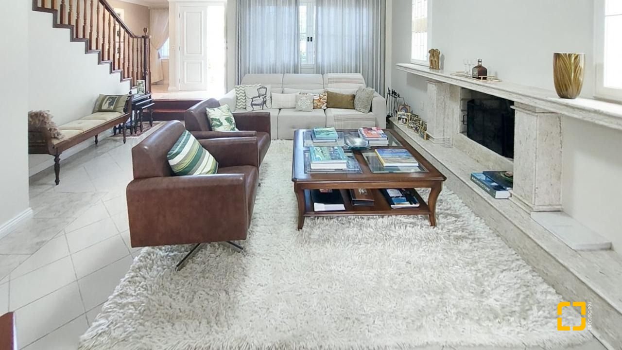 Casa com 265m², 6 quartos (sendo 2 suítes), 2 garagens, no bairro Campeche em Florianópolis