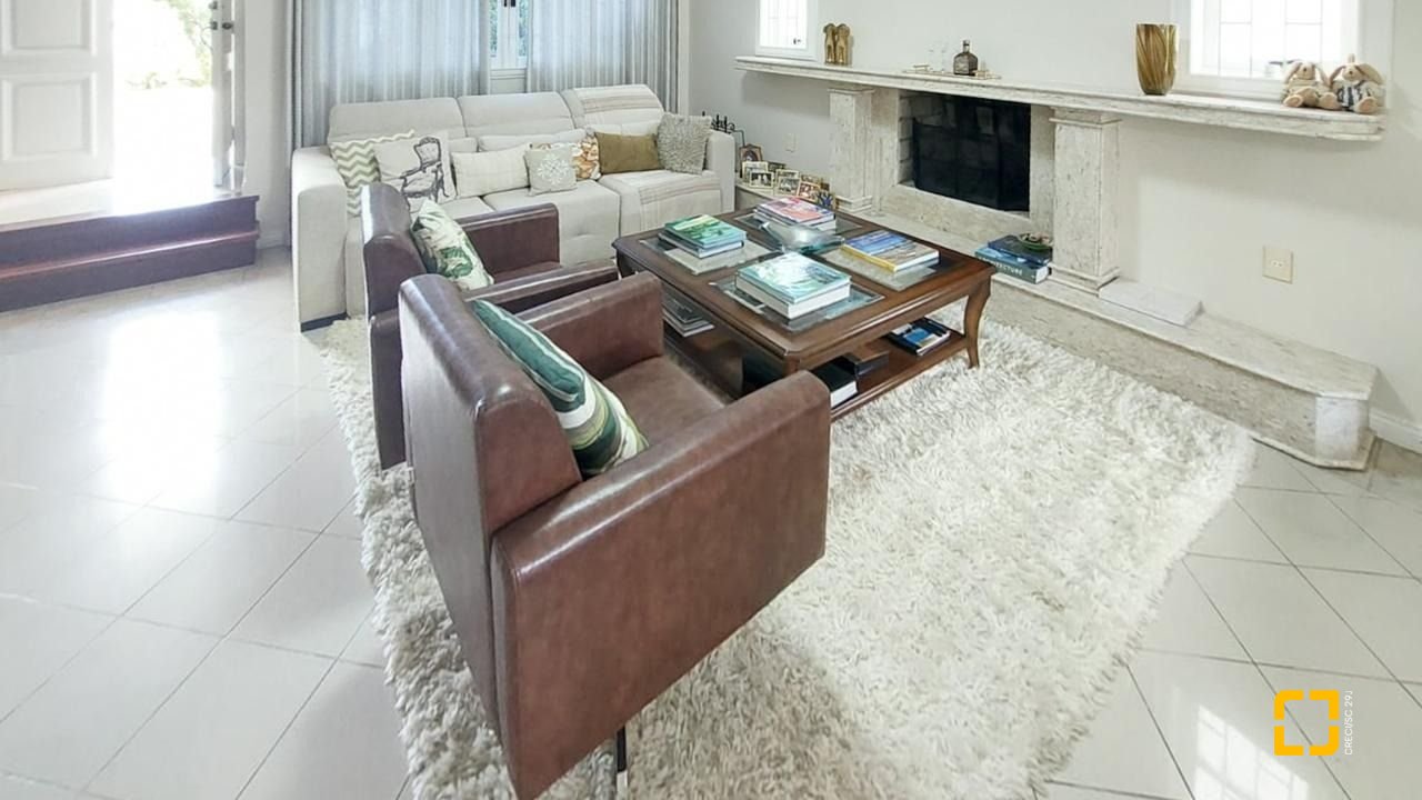 Casa com 265m², 6 quartos (sendo 2 suítes), 2 garagens, no bairro Campeche em Florianópolis