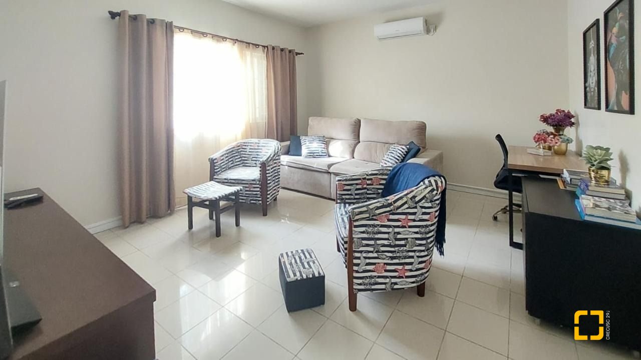 Casa com 265m², 4 quartos (sendo 2 suítes), 2 garagens, no bairro Campeche em Florianópolis
