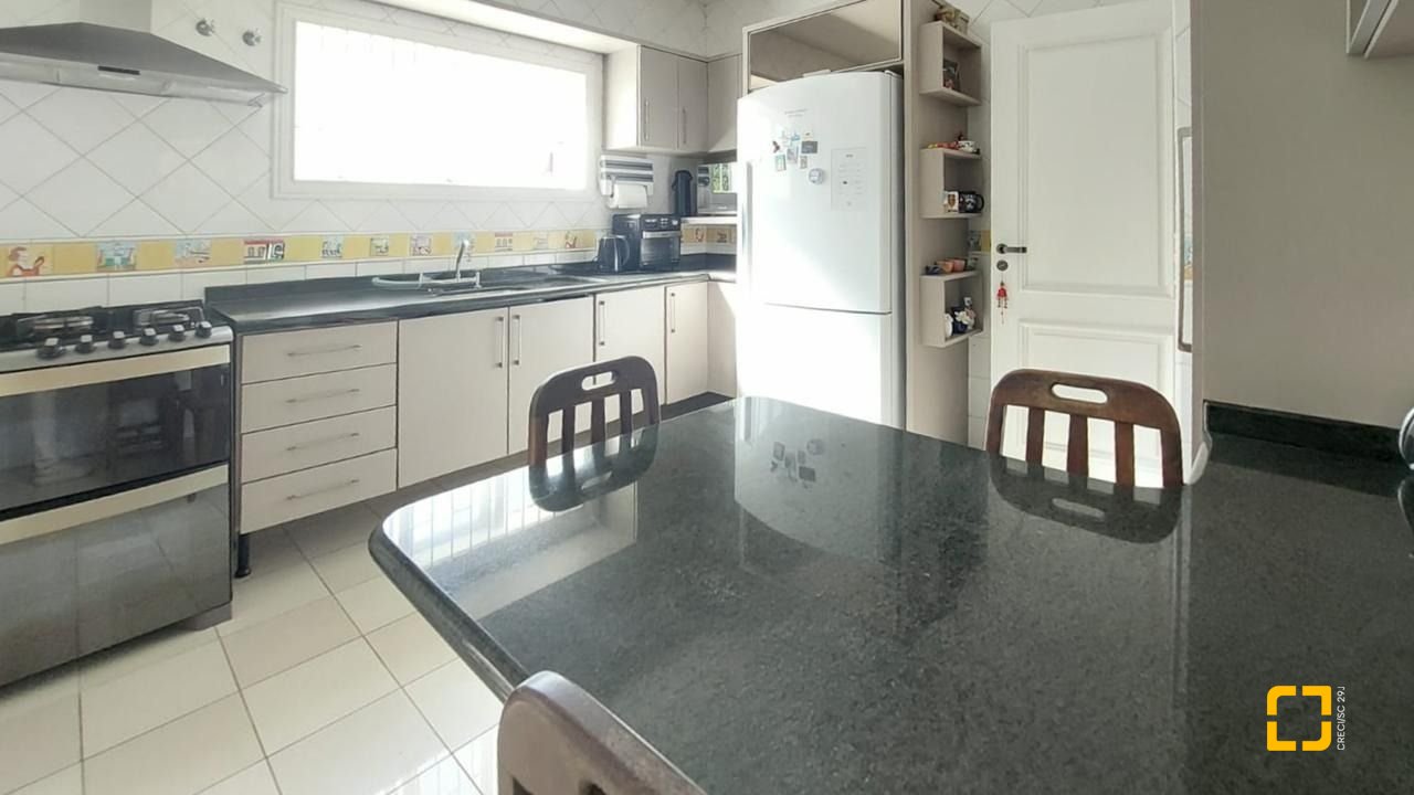 Casa com 265m², 4 quartos (sendo 2 suítes), 2 garagens, no bairro Campeche em Florianópolis