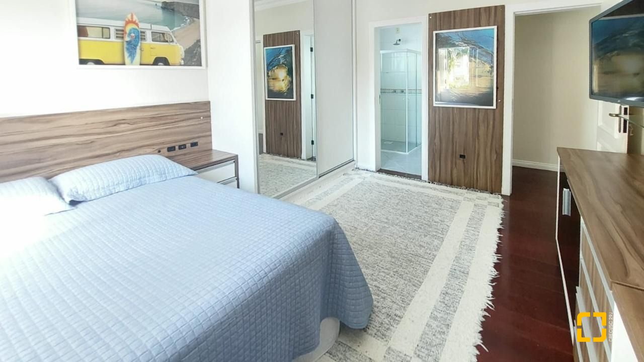 Casa com 265m², 4 quartos (sendo 2 suítes), 2 garagens, no bairro Campeche em Florianópolis