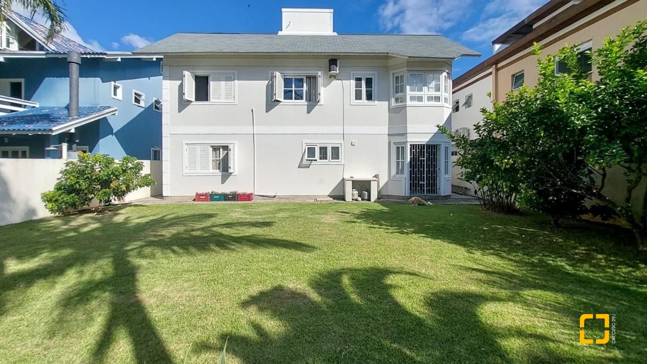 Casa com 265m², 4 quartos (sendo 2 suítes), 2 garagens, no bairro Campeche em Florianópolis