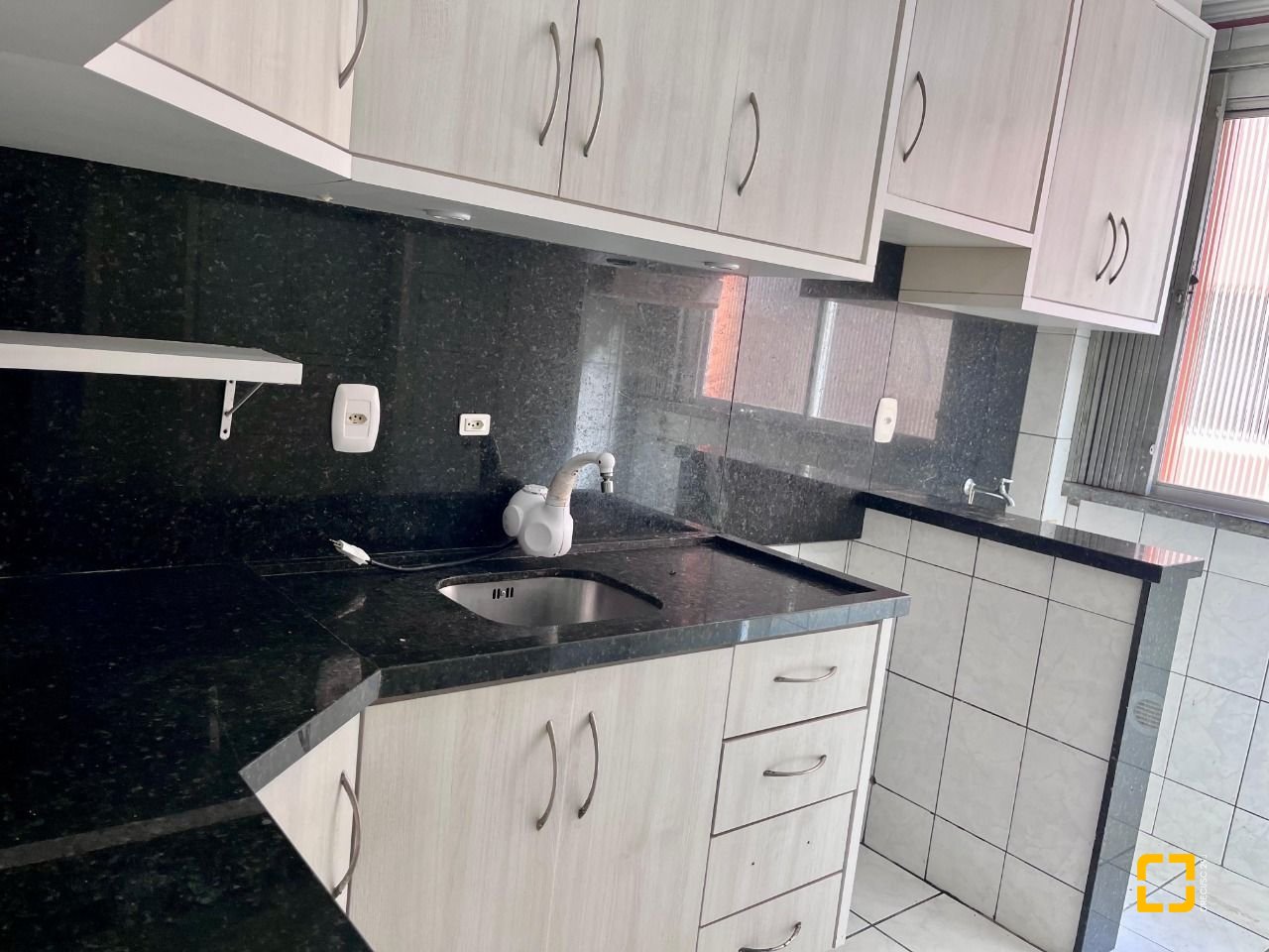 Apartamento com 54m², 2 quartos, 1 garagem, no bairro Roçado em São José