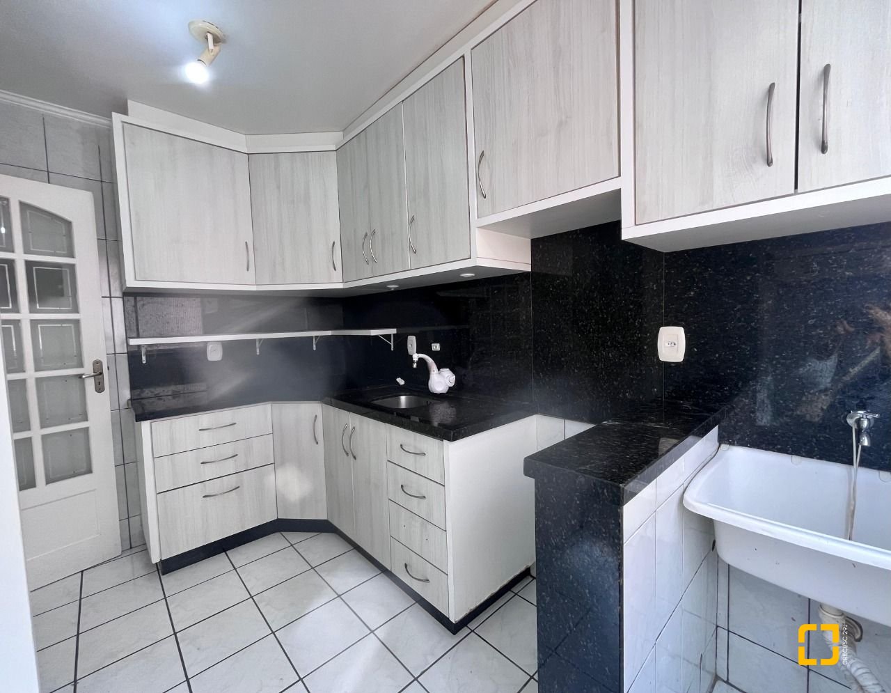 Apartamento com 54m², 2 quartos, 1 garagem, no bairro Roçado em São José