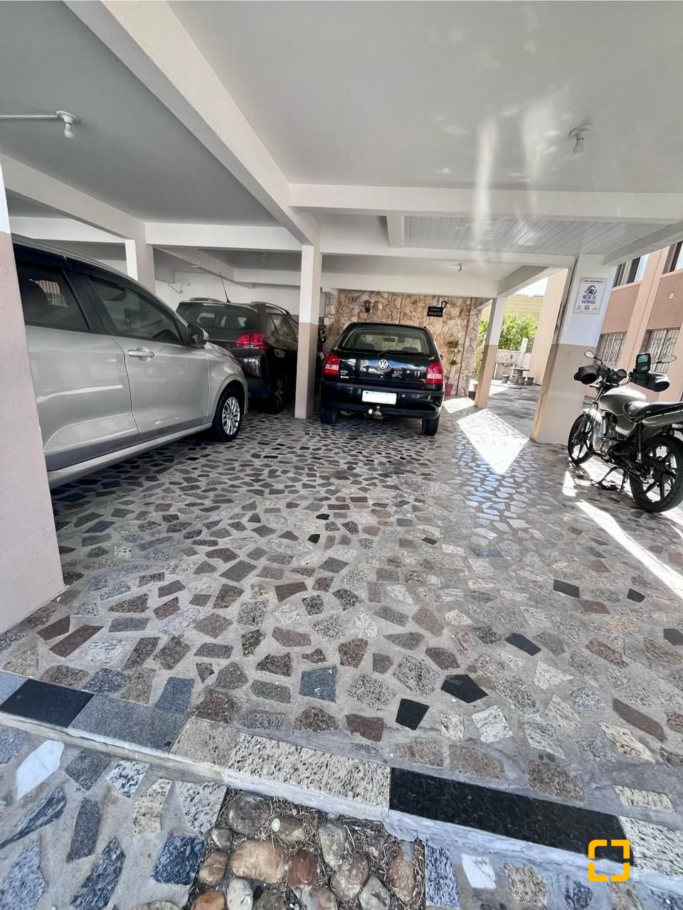Apartamento com 54m², 2 quartos, 1 garagem, no bairro Roçado em São José