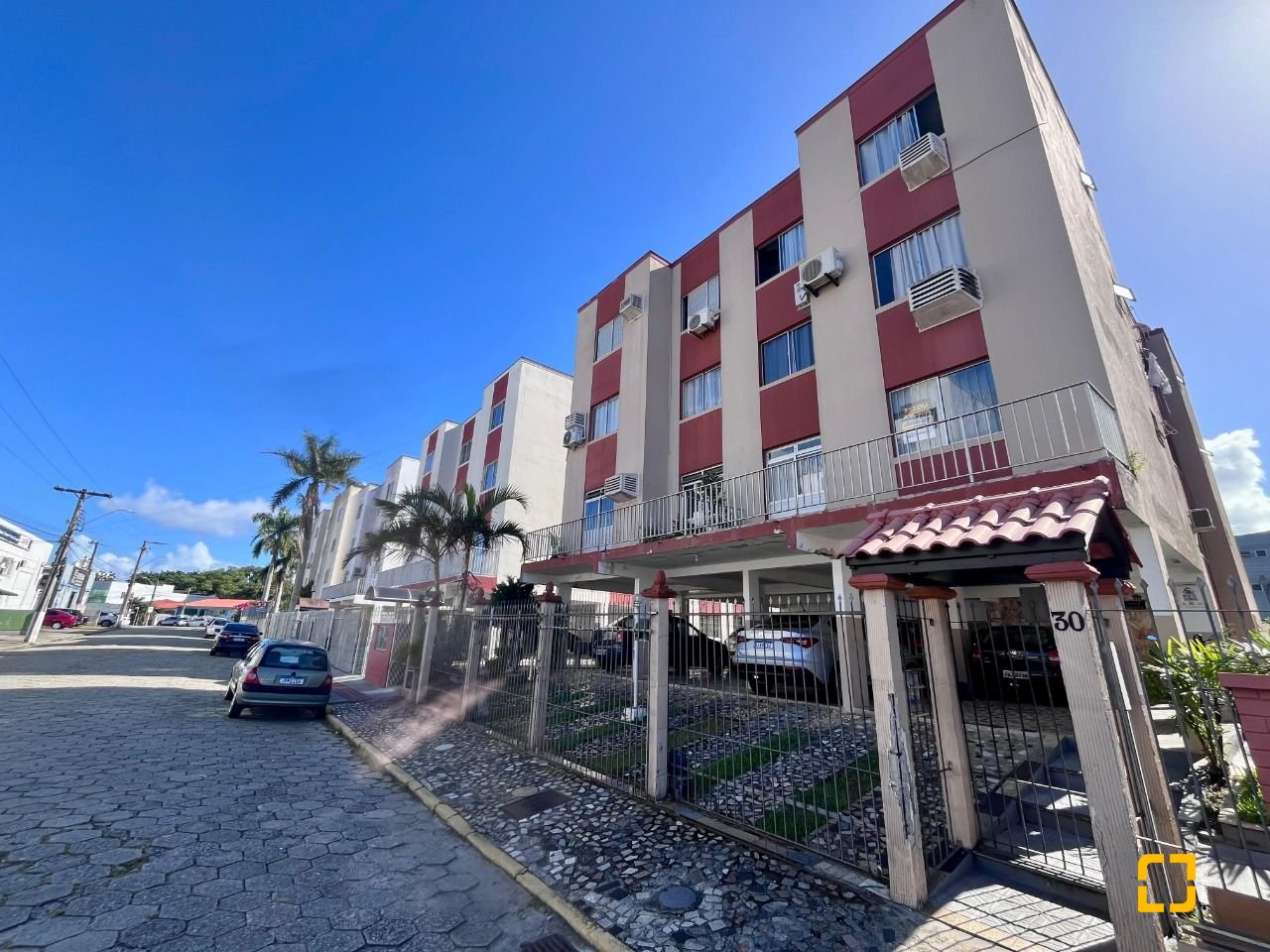 Apartamento com 54m², 2 quartos, 1 garagem, no bairro Roçado em São José