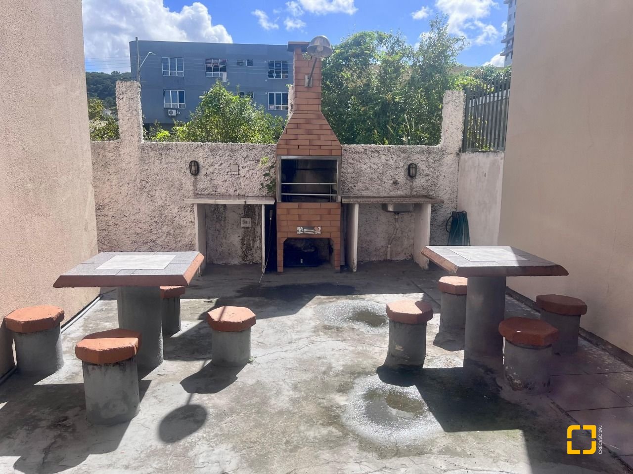 Apartamento com 54m², 2 quartos, 1 garagem, no bairro Roçado em São José