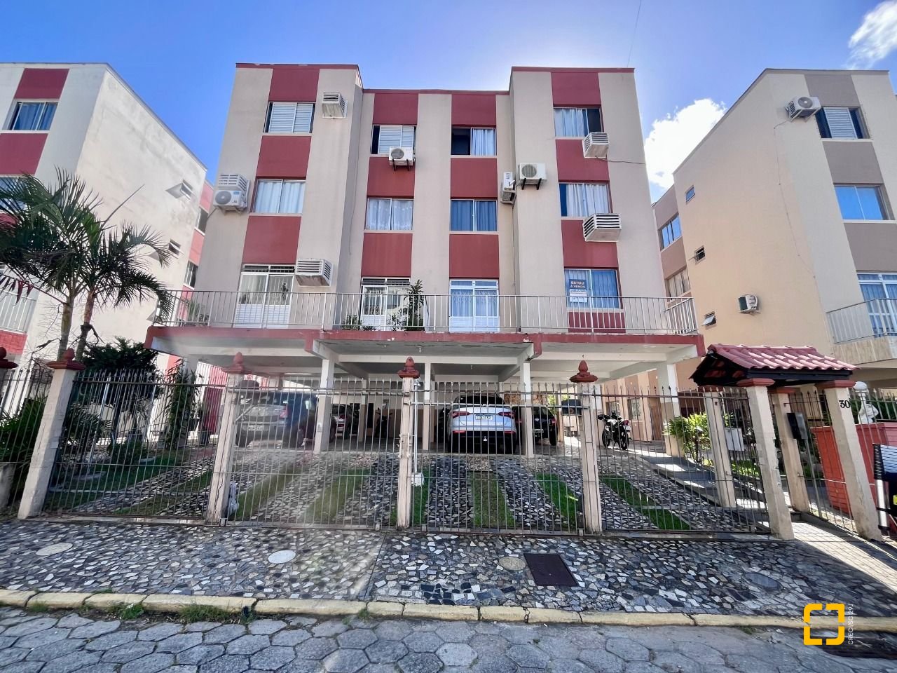Apartamento com 54m², 2 quartos, 1 garagem, no bairro Roçado em São José