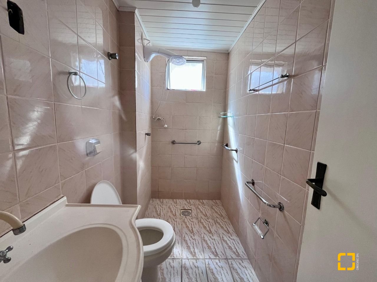 Apartamento com 54m², 2 quartos, 1 garagem, no bairro Roçado em São José