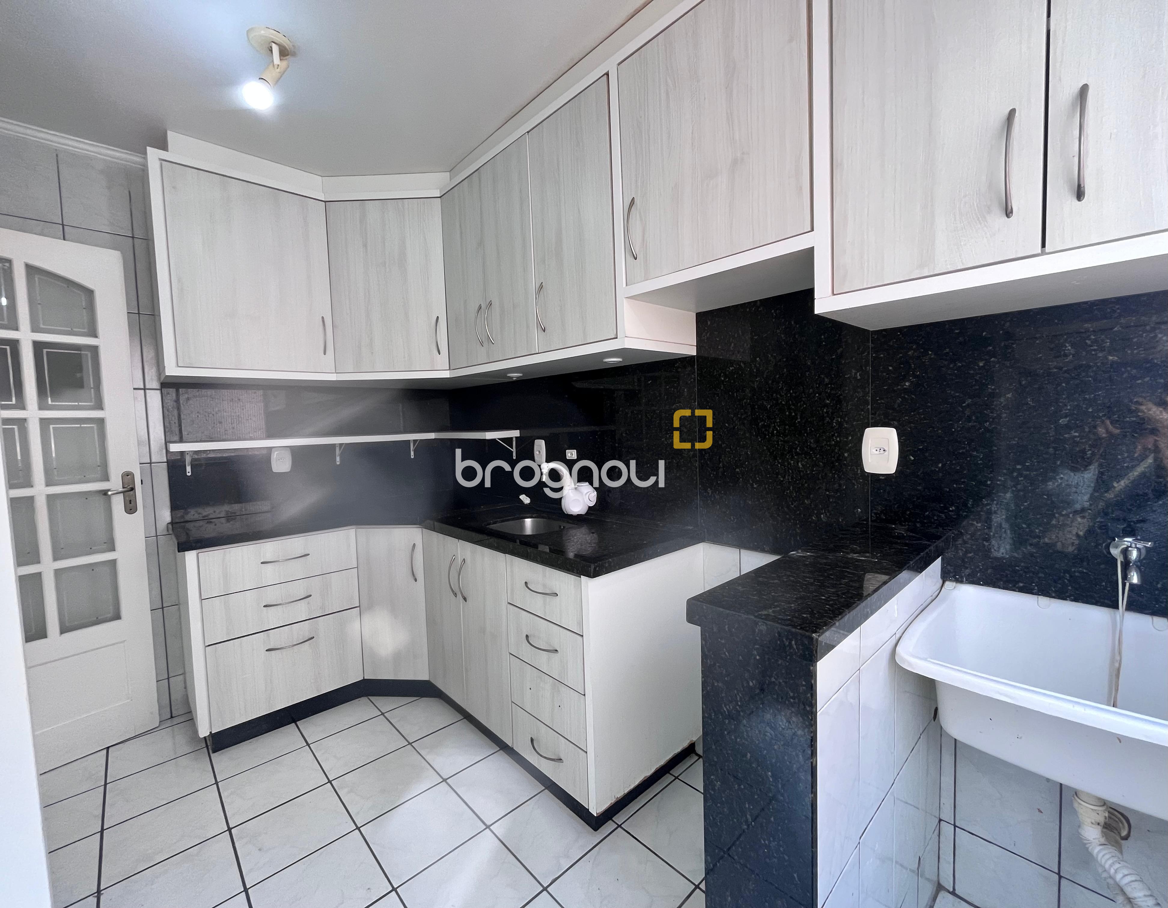 Apartamento com 54m², 2 quartos, 1 garagem, no bairro Roçado em São José