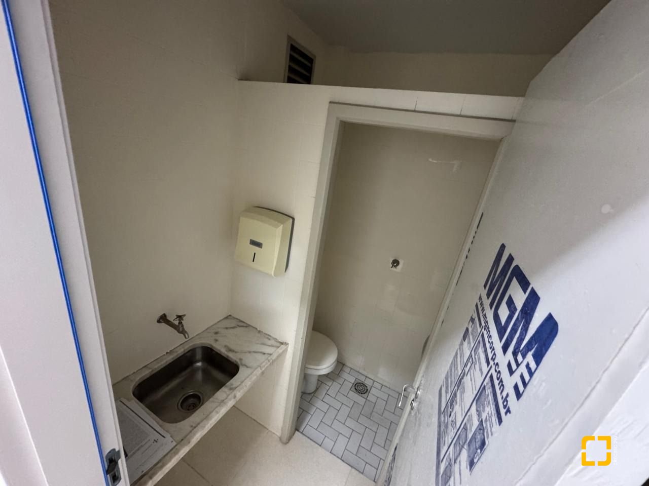Sala com 28m², no bairro Centro em Florianópolis