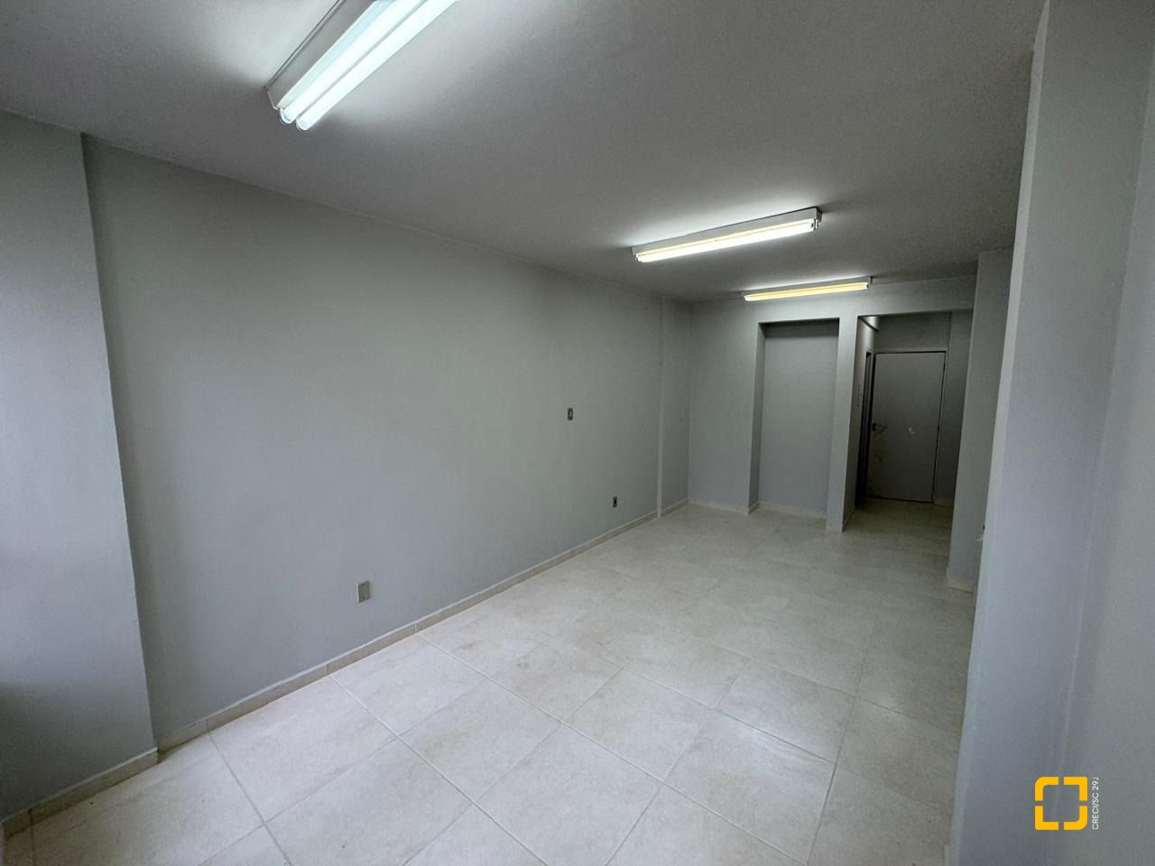 Sala com 28m², no bairro Centro em Florianópolis