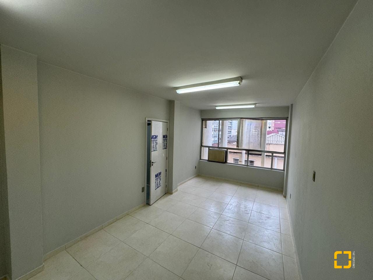 Sala com 28m², no bairro Centro em Florianópolis