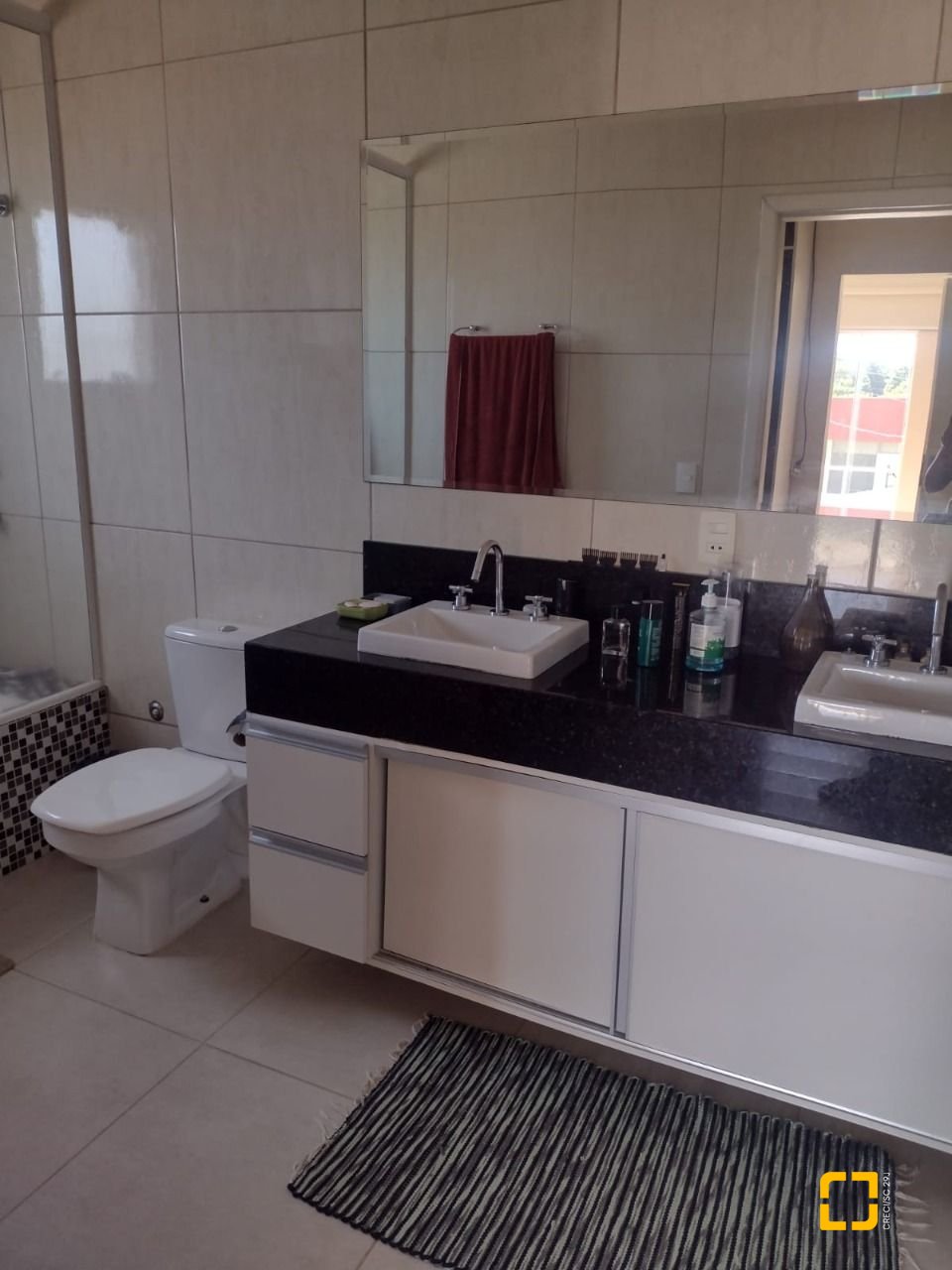 Casa com 140m², 10 quartos (sendo 5 suítes), 3 garagens, no bairro Rio Vermelho em Florianópolis