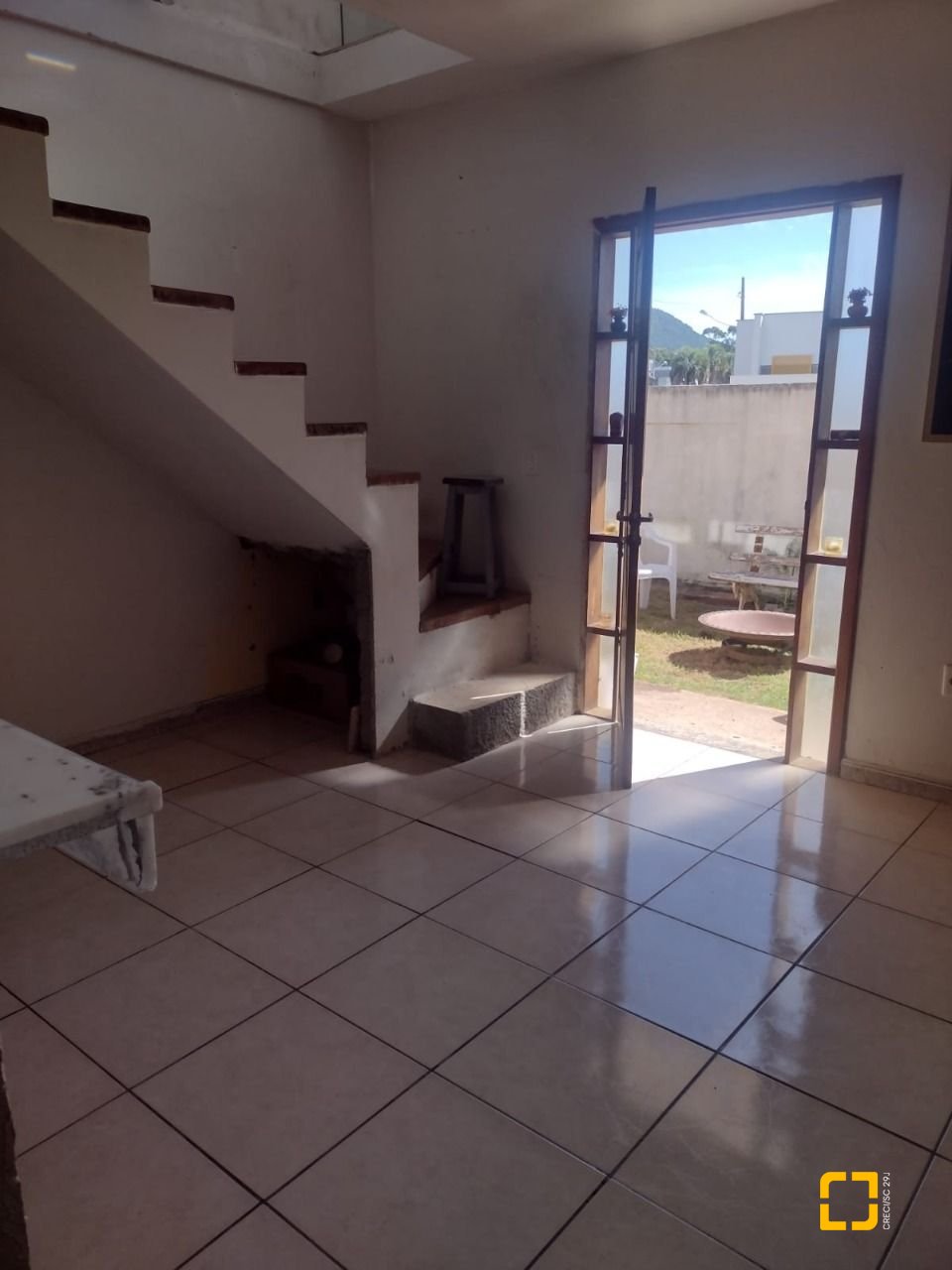 Casa com 140m², 10 quartos (sendo 5 suítes), 3 garagens, no bairro Rio Vermelho em Florianópolis
