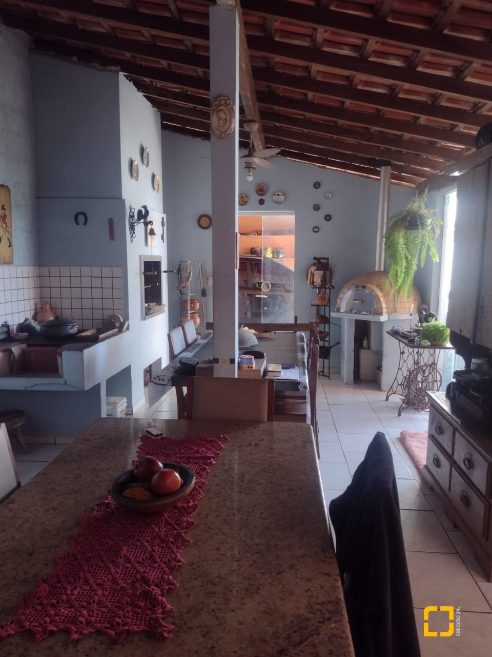 Casa com 140m², 10 quartos (sendo 5 suítes), 3 garagens, no bairro Rio Vermelho em Florianópolis