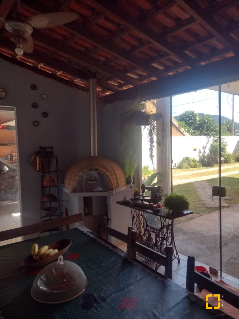 Casa com 140m², 10 quartos (sendo 5 suítes), 3 garagens, no bairro Rio Vermelho em Florianópolis