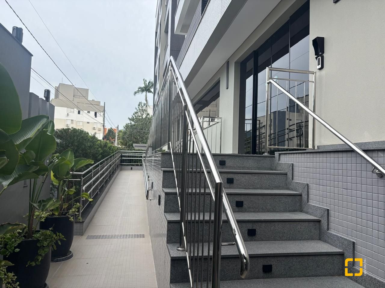 Apartamento com 68m², 3 quartos (sendo 1 suíte), 1 garagem, no bairro Trindade em Florianópolis